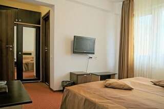 Гостевой дом Hotel FLORA ALPINA Азуга Двухместный номер с 1 кроватью или 2 отдельными кроватями-4